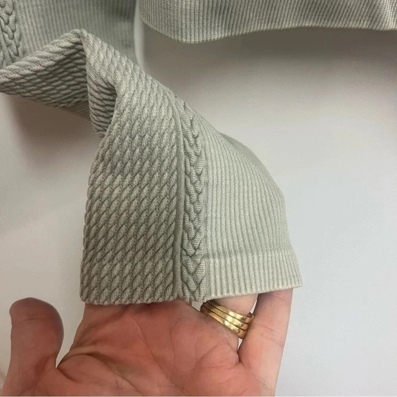 Offline by Aerie Seamless Long Sleeve Crop Top Workout Top With Pattern Size L - Picture 5 of 11